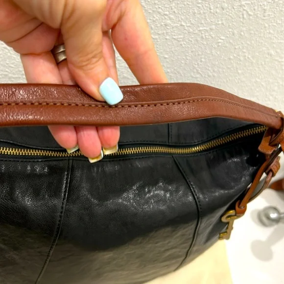 NWOT FOSSIL Gwen Hobo Expandable Pebbled Leather Bag with Dust Bag - Picture 4 of 17